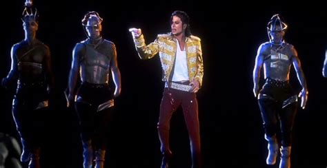 M­i­c­h­a­e­l­ ­J­a­c­k­s­o­n­ ­H­o­l­o­g­r­a­m­ ­Ş­o­v­u­